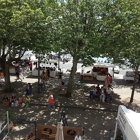 Sur Le Vieux Port Vue Sur