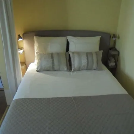 Sur Le Vieux Port Vue Sur *